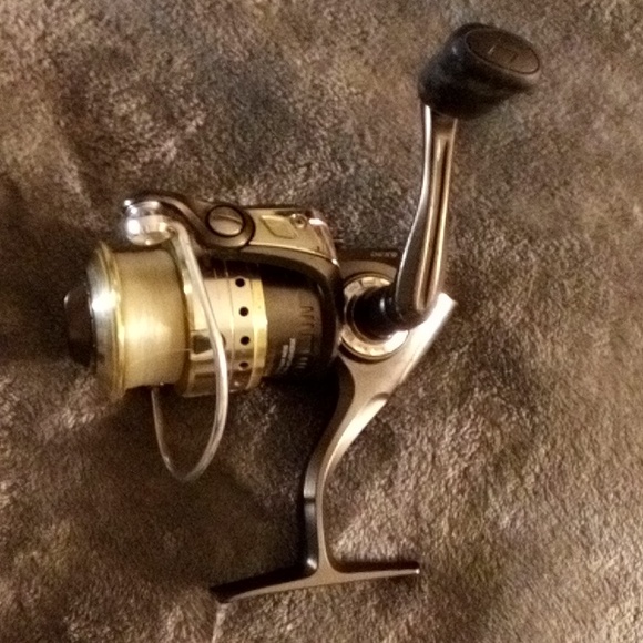 CARDINAL SX 30 FISHING REEL W/ LINE ABU GARCIA - Picture 2 of 4